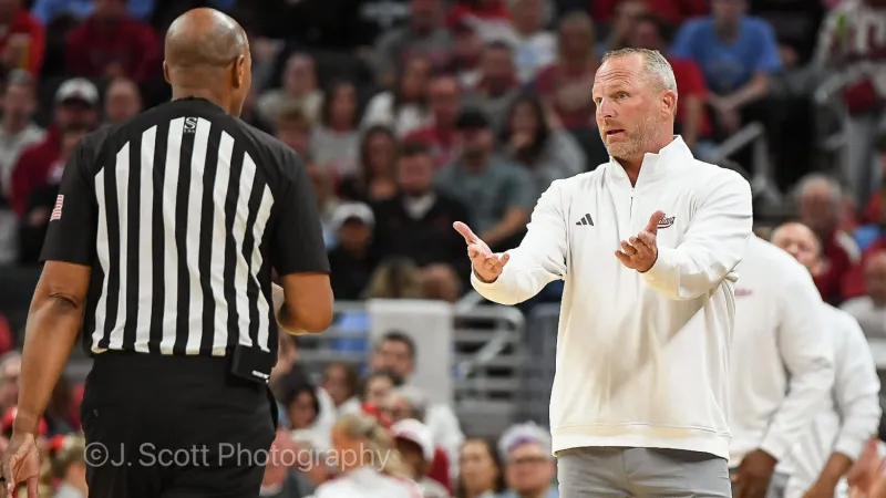 Video: Darian DeVries media availability ahead of Western Kentucky exhibition