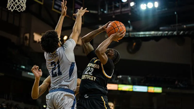 Men's Basketball wins third straight; improves to 2-0 in HL play with victory over RMU