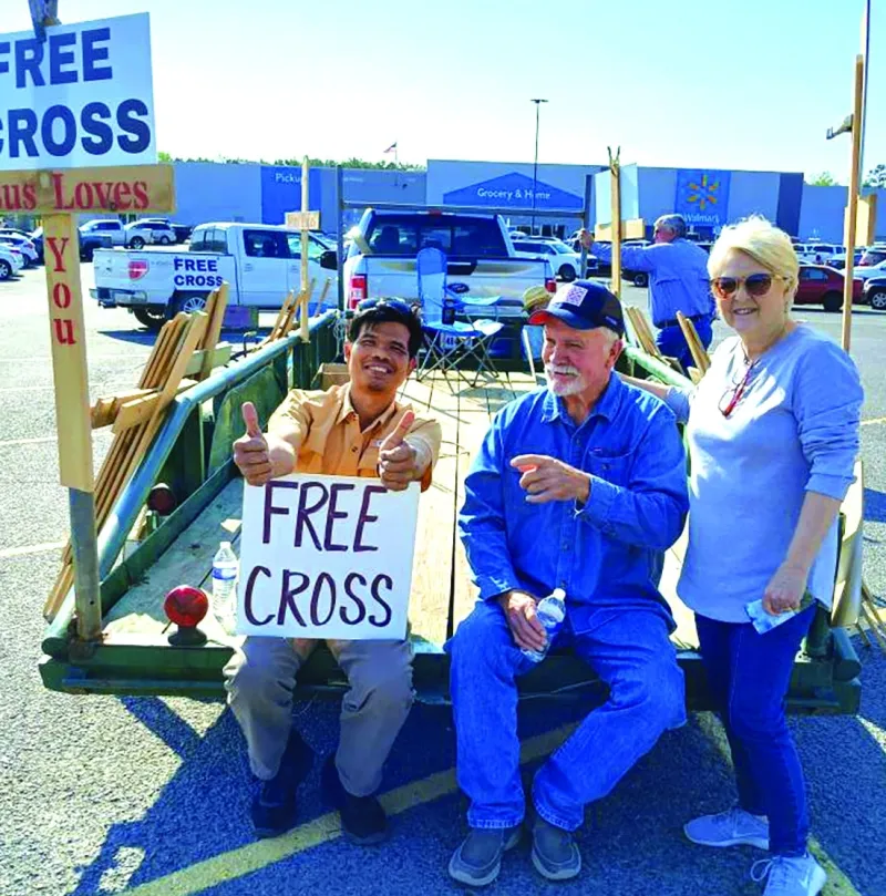 Volunteers help Cross ministry to point other to Jesus