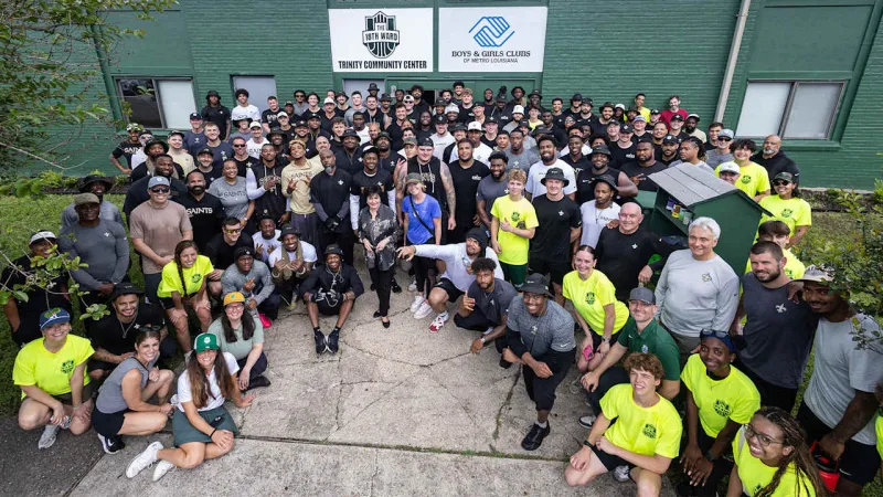 Photos: Saints players, staff join local volunteer project with Rebuilding Together New Orleans