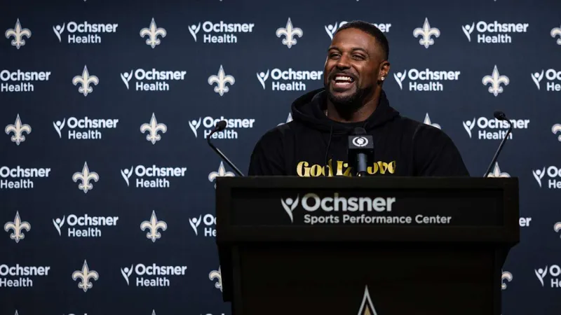 Photos: Cameron Jordan re-signs with Saints