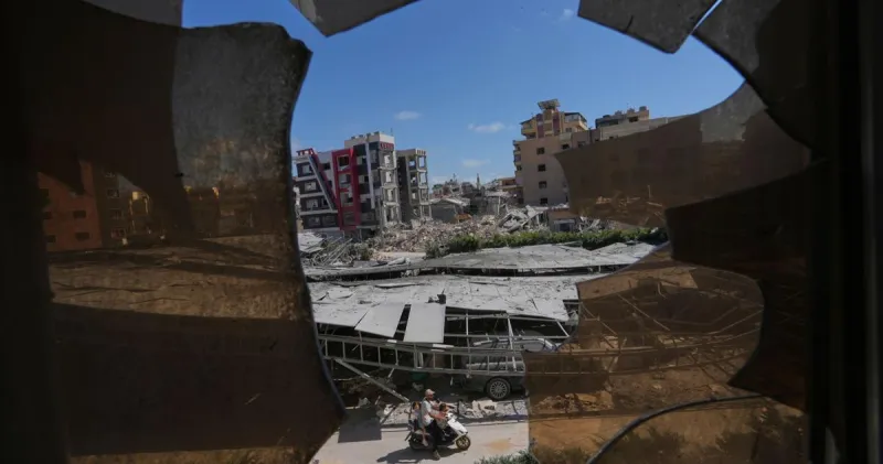 US-Iran talks to begin Sunday in Switzerland but Tehran closes the strait over Lebanon fighting