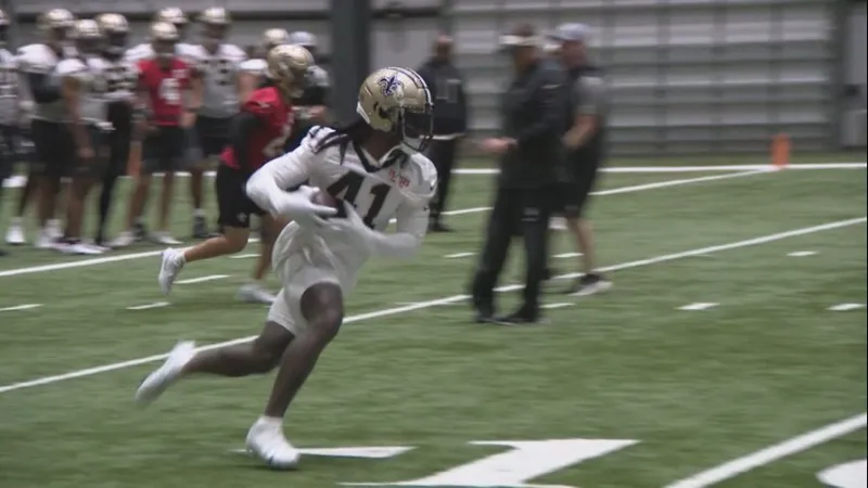 Saints running back Alvin Kamara agrees to restructured deal to stay with team