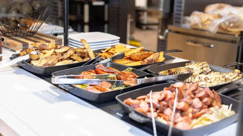 Behind the scenes of food service | Unsung Heroes of Gameday