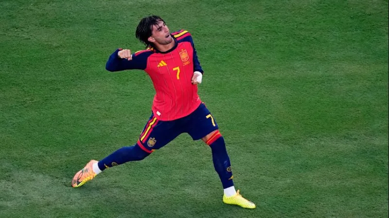 Spain wins the World Cup beating Argentina 1-0