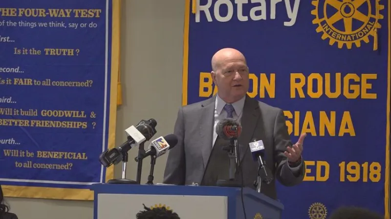 Organizer turns in Sid Edwards recall petition to registrar without enough signatures