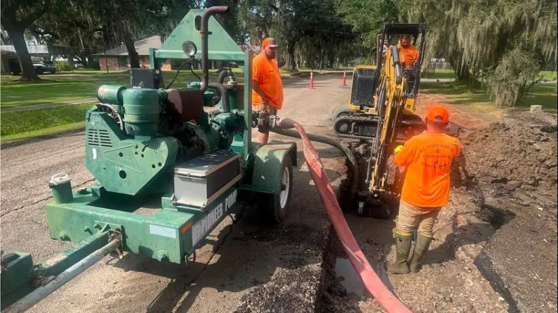 Water leak partially closes Charenton Road in Baldwin