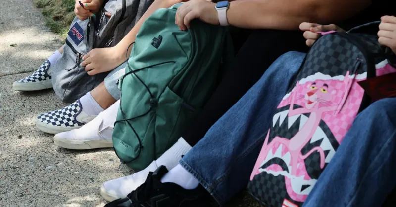School backpack overload: Heavy bags can strain kids' bodies