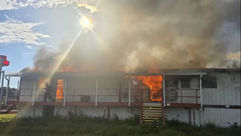 Berwick Fire Department drafts water from Atchafalaya River to battle 3rd Street blaze, 2 injured