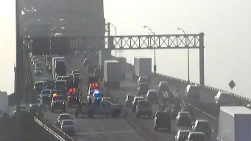 TEAM 2 TRAFFIC: I-10 westbound briefly closed at La. 1 in Port Allen after 3-car crash