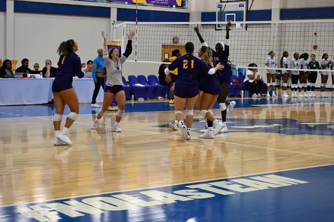 Volleyball Finishes Strong in Exhibition Win Over Xavier