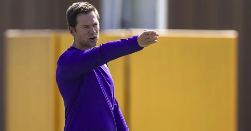 What's sped up LSU's offensive rebuild? Charlie Weis Jr. doesn't have to coach the coaches.