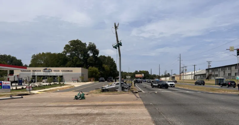 3 injured after car crashes into SporTran bus stop