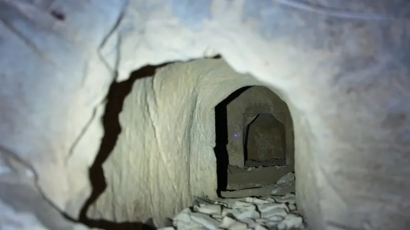 Border Police discover Second Temple-period burial cave during operations in eastern Jerusalem