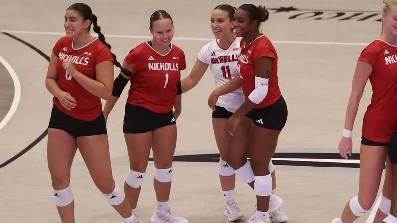 Colonels Split Matches Against Stonehill and Oral Roberts on Opening Day