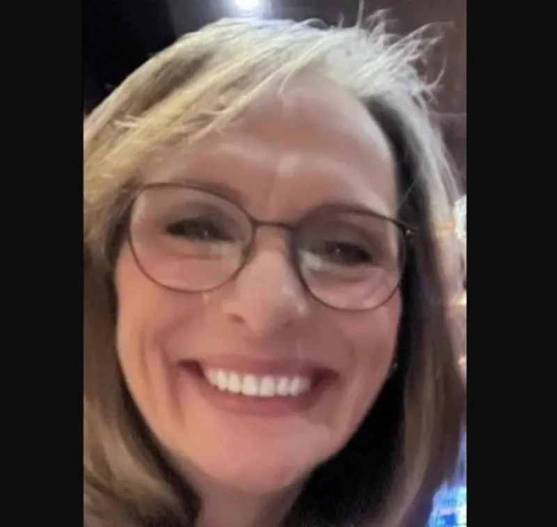 Dee Jones Is Kiss Country's Latest to be Caught in the Act