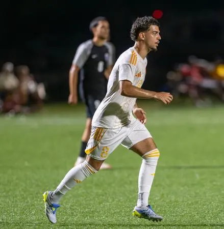 Men's Soccer falls to No. 13 John Brown in non-conference play