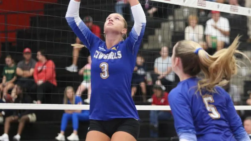 VB: Cowgirls Fall To Illinois In Final Match Of Rice Invitational