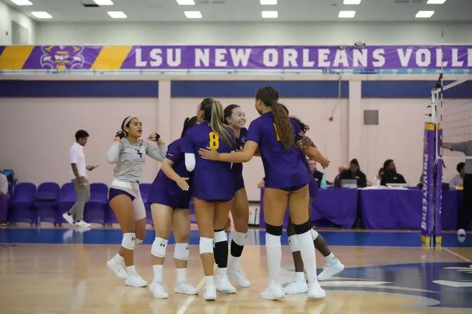 Privateers Get Out to Early Lead but Pacific Rallies to Take Four-Set Decision