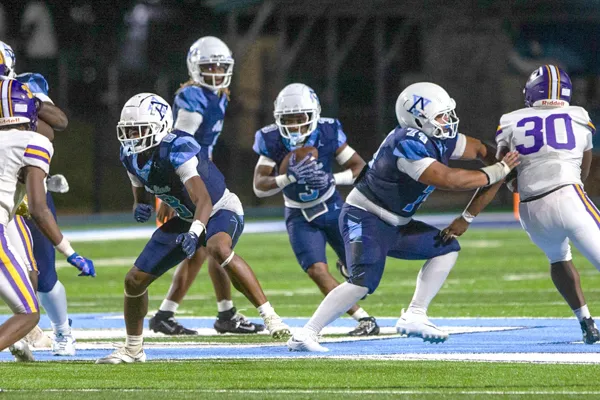 Photo gallery: Airline vs. Wossman
