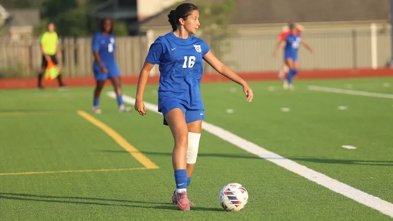 Wildcats Grab Early Lead but Falter Late in Loss