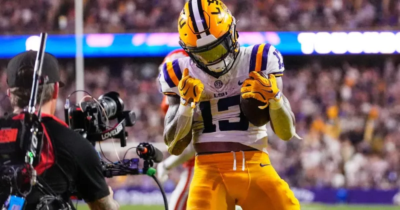 LSU cracks top 10, Oregon slips and Wolverines fall out of AP Top 25 after second-chance Hail Mary