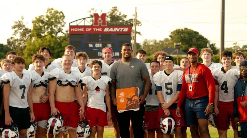 Recap: Kelvin Banks Jr., Little Caesars surprise St. Martin's Episcopal School football team with pizza
