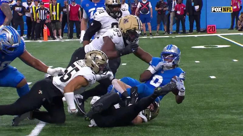Pete Warner's crafty TFL forces 4th down for Lions | Saints-Lions Highlights