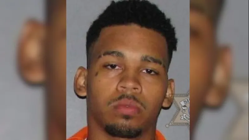 Caddo Parish inmate facing murder charges ran from deputies overnight; authorities still searching for him