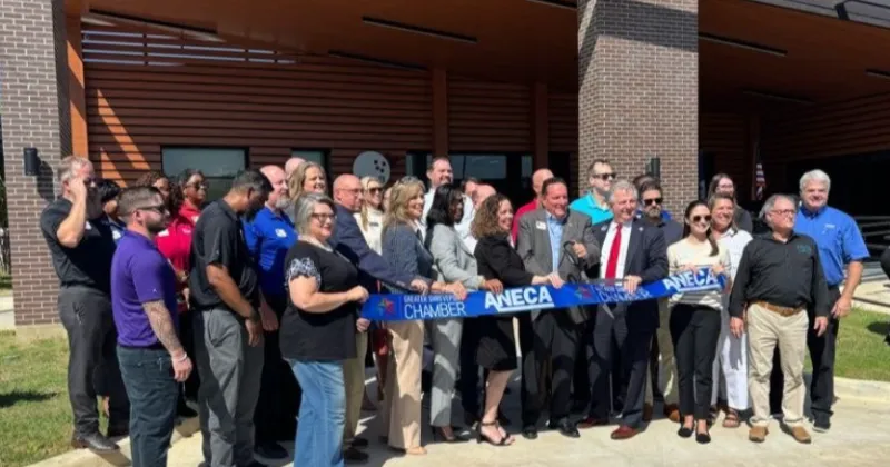 Louisiana Association for the Blind cuts ribbon on new center