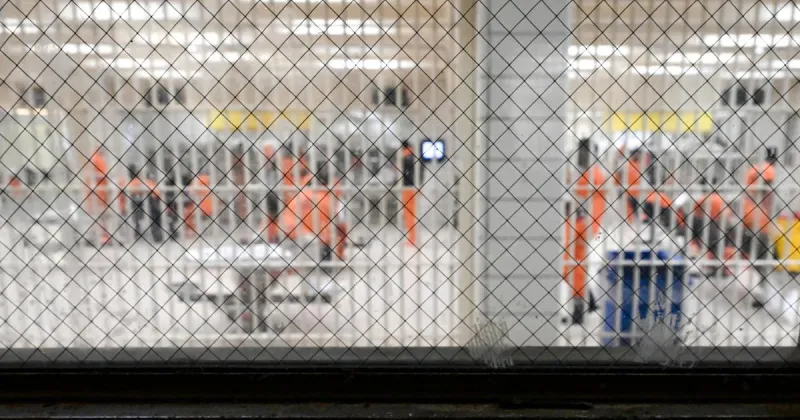 East Baton Rouge inmate allegedly attacked by 5 other inmates, stabbed with his own knife