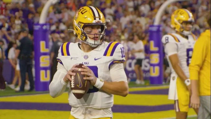 REPORT: LSU quarterback Sam Leavitt practiced with team Thursday