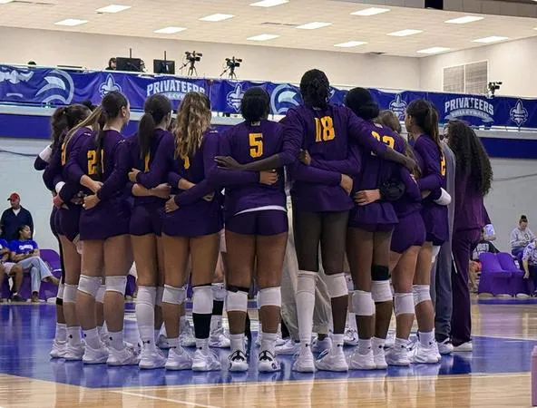 Privateers Fall on Short End of Fierce Four Set Battle Against Idaho