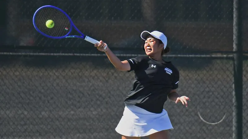 Freshmen shine on first day of Lady Demon Invitational