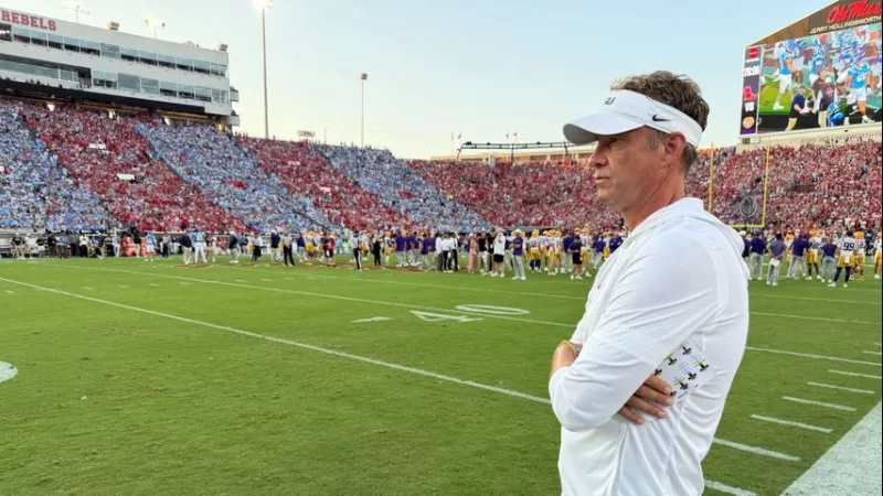 LSU trails Ole Miss 32-24 with two minutes left in 4th quarter; See how the game ends on WBRZ