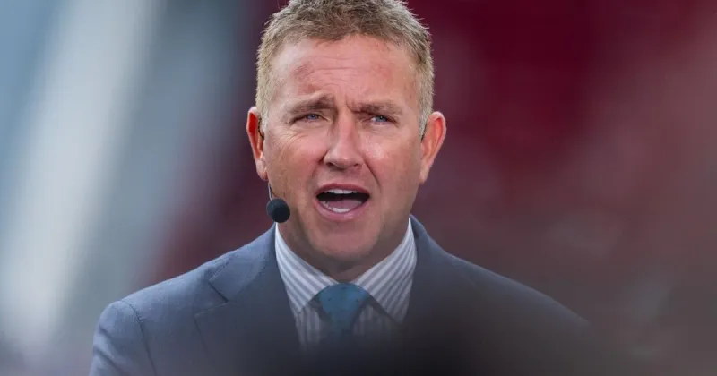 Kirk Herbstreit's yelp over a bug provides a light moment during a tense LSU-Ole Miss battle