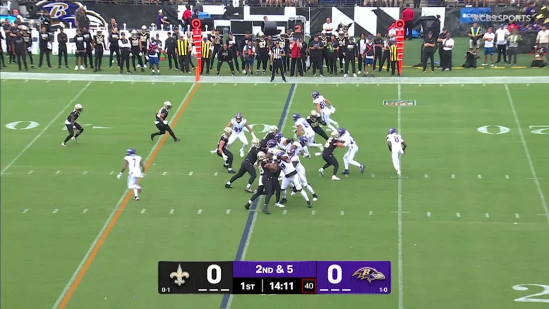 Kaden Elliss Stuffs Derrick Henry for 2-Yard Loss