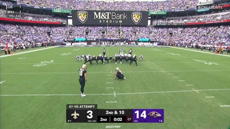 Daniel Carlson's field goal cuts Ravens' lead to 14-6 before halftime