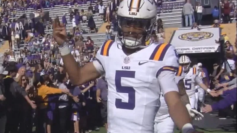 Former LSU quarterback Jayden Daniels injures arm, exits against Cowboys