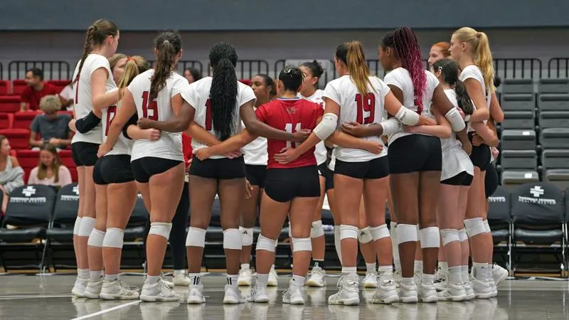 Colonels Fall to Islanders in SLC Opener