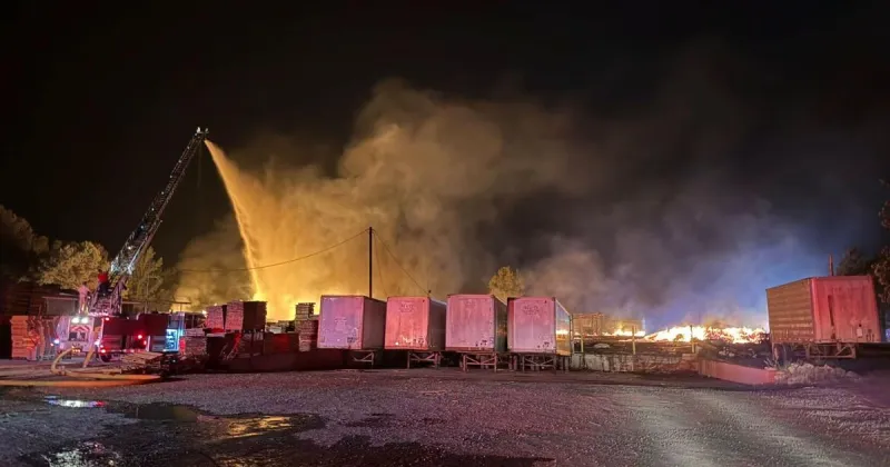 Pallet fire temporarily closes Bellevue Road in Haughton