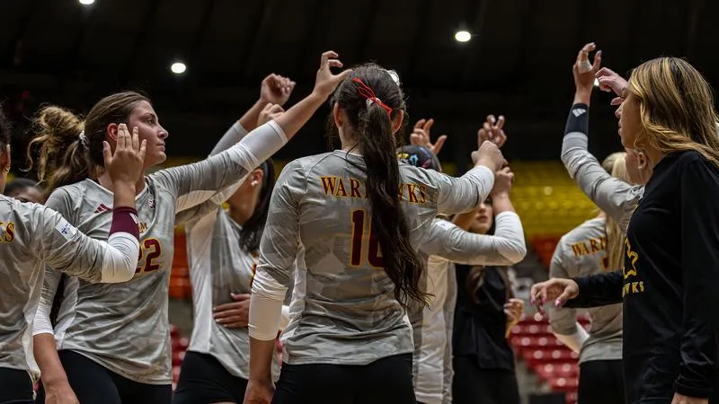 Warhawk Volleyball Falls in Conference Opener