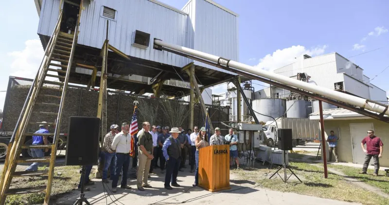 Gov. Landry, USDA secretary tour sugar mill as Louisiana farmers face rising costs, labor woes