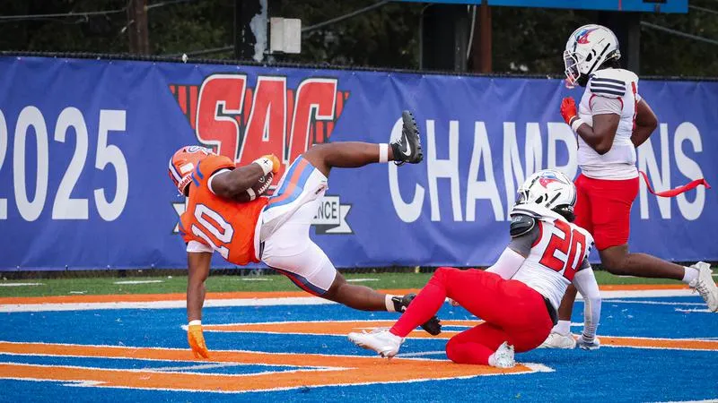 #20/#17 Wildcats Roll Back Into Win Column, 69-24