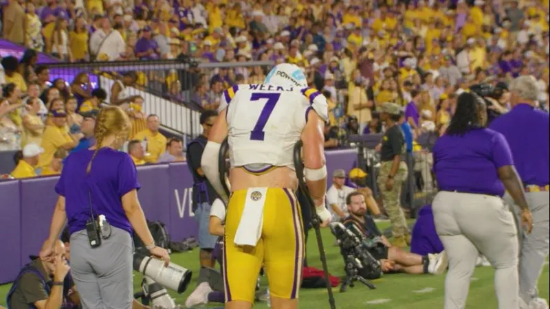 LSU linebacker Whit Weeks fractures leg in game against Texas A&M