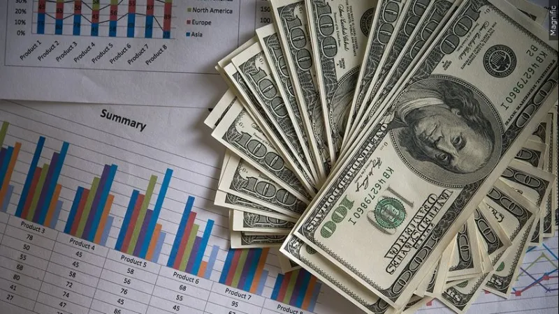 Americans' view of the economy sinks to the lowest level since 2014, Conference Board survey says
