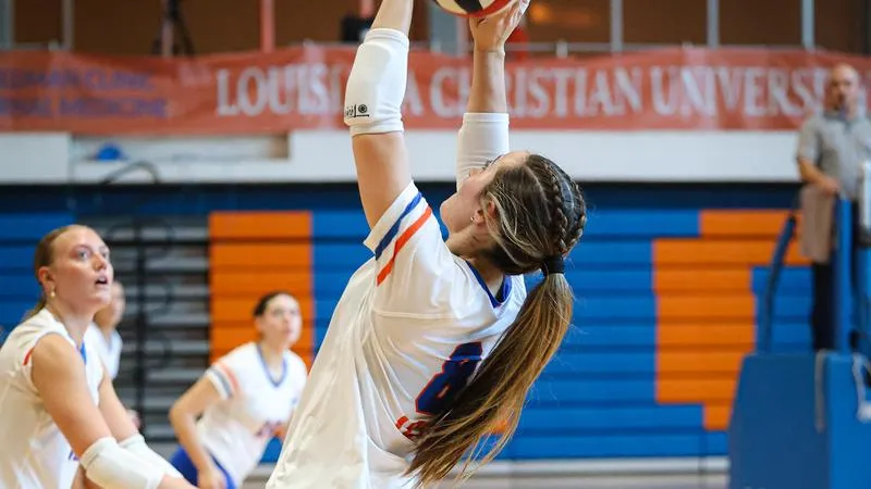 Wildcats Open Homecoming Weekend with Sweep of USW