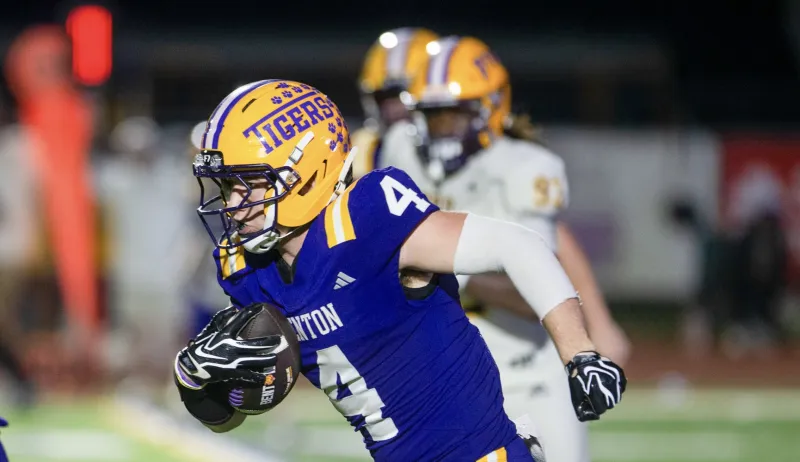 High school football: Dramatic fourth-quarter rally lifts Benton past Byrd