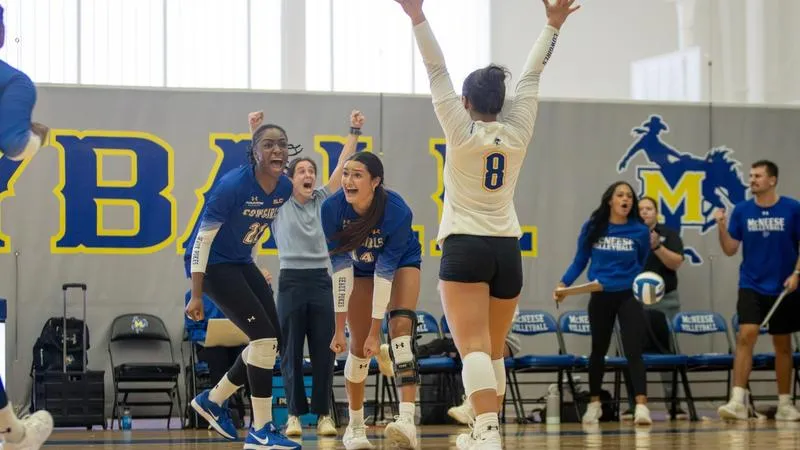 VB: Cowgirls Defeat Lamar For First SLC Win Of The Season In "Battle of the Border" Match