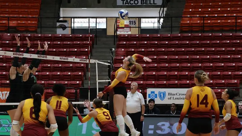 Warhawks Defeat Marshall in Five Sets